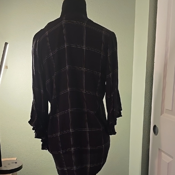 Vince Camuto Black and Gray Blouse with Cuffed Sleeves and Mandarin Collar - Picture 2 of 2